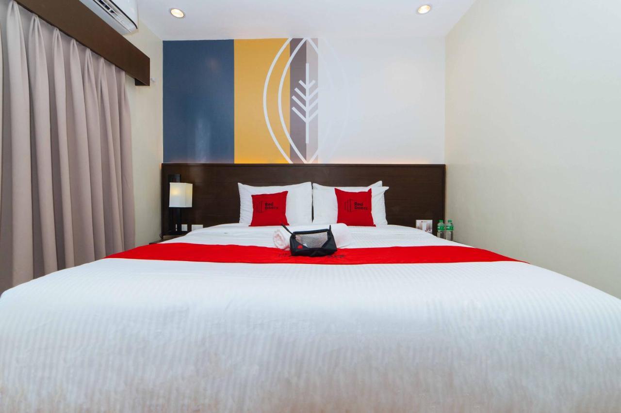 ホテル Reddoorz Premium @ Sta Rosa Tagaytay Road Silang エクステリア 写真