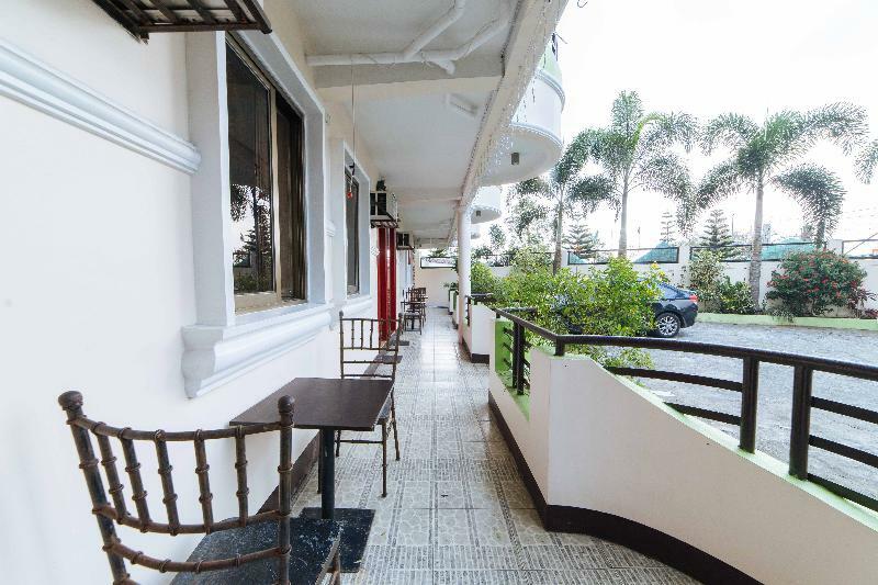 ホテル Reddoorz Premium @ Sta Rosa Tagaytay Road Silang エクステリア 写真