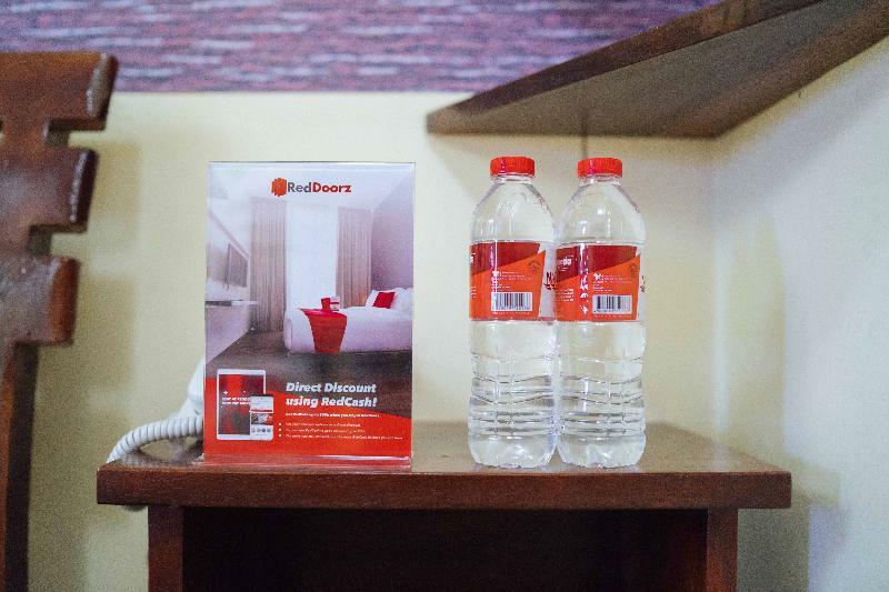 ホテル Reddoorz Premium @ Sta Rosa Tagaytay Road Silang エクステリア 写真